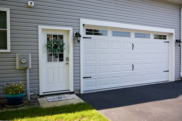 24/7 Emergency Garage Door Panel Replacement experts in Rochester, NH